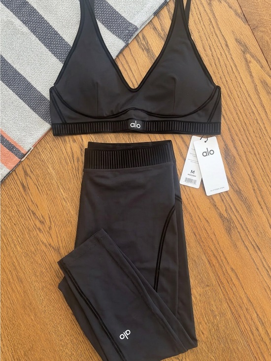 ALO Yoga Other - ALO Yoga Black Seamless V‑Neck Sports Bra and High-Waist Leggings